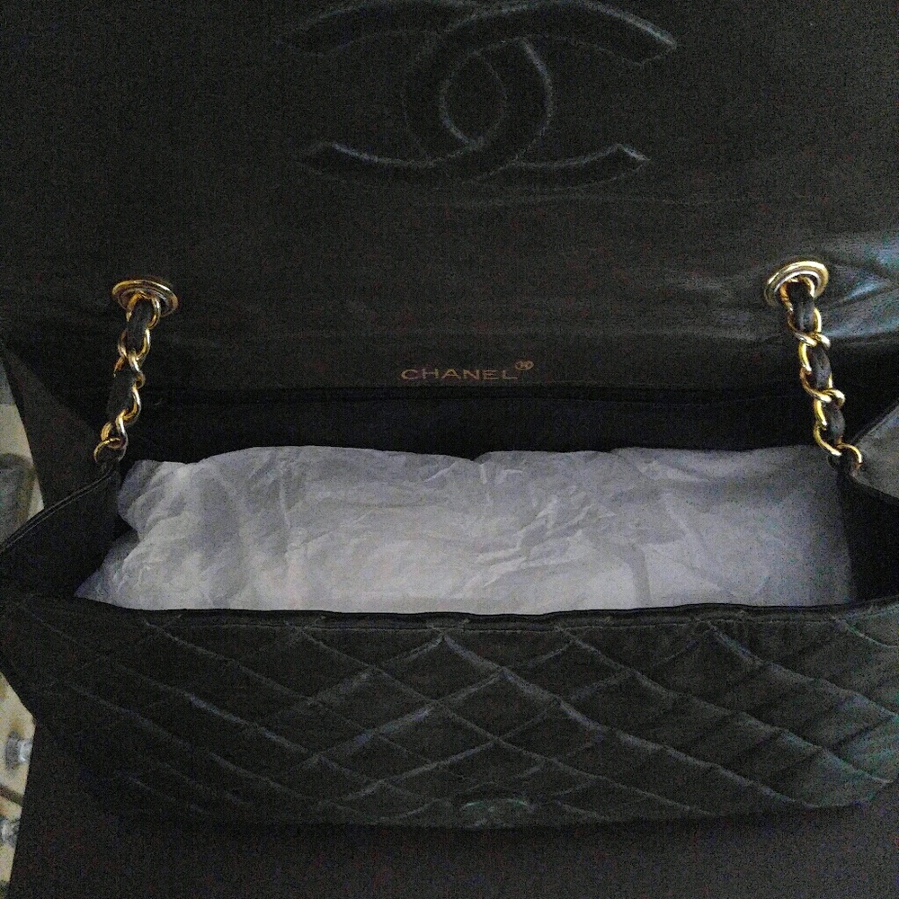 🔗SOLD🔗CHANEL RUNWAY/PROTOTYPE Vintage Flap Bag! - Picture 4 of 8